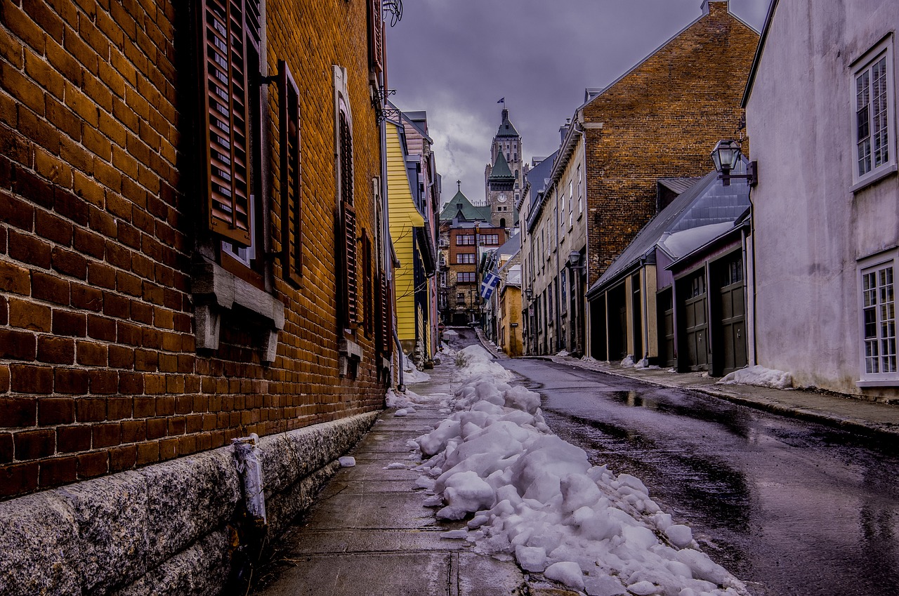 city, alley, quebec-2131934.jpg