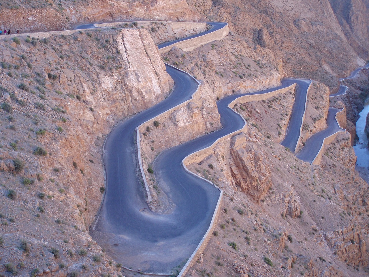 morocco, highway, togra-373423.jpg